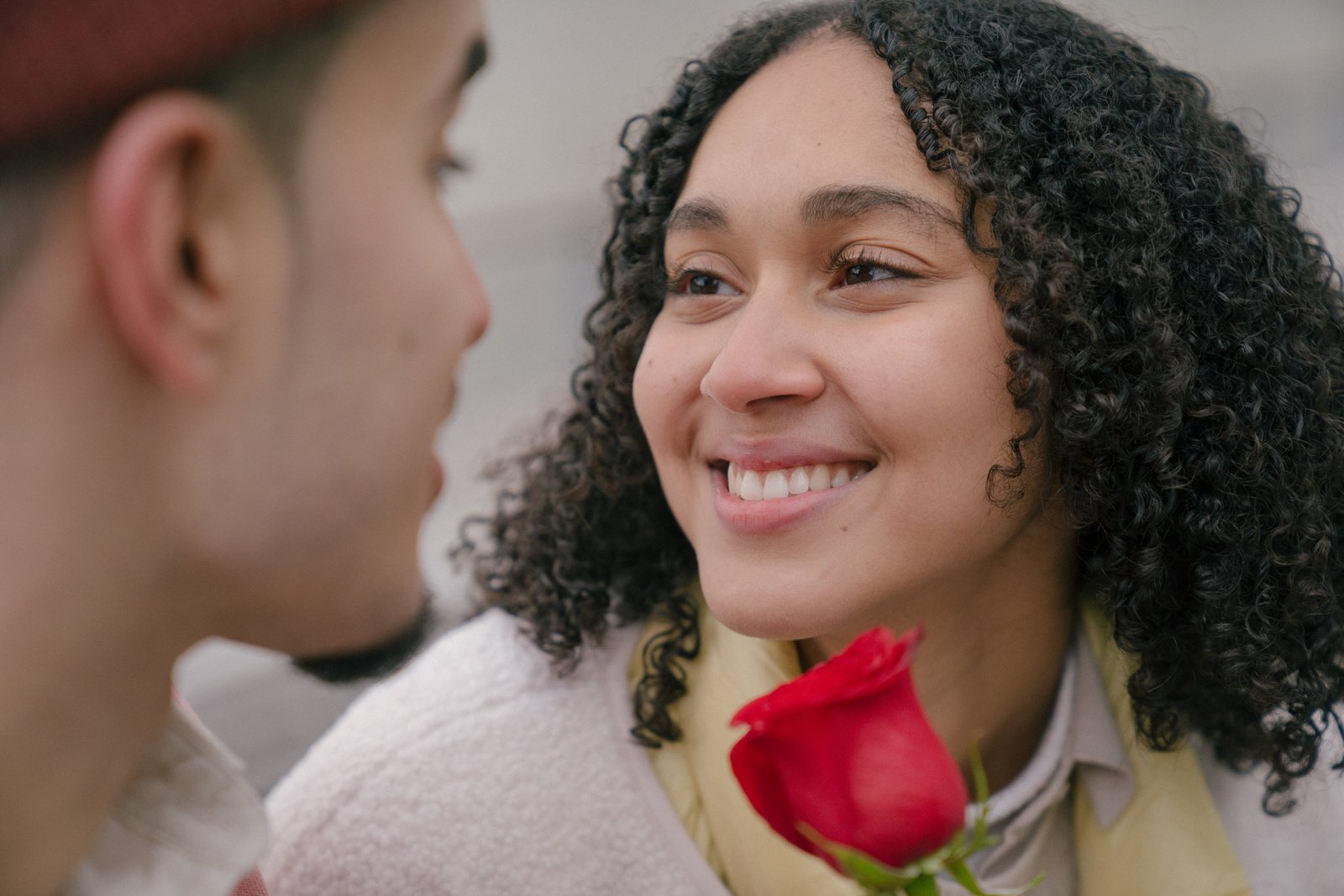 5 Cara Unik Memberikan Kejutan Kepada Pasangan, Yuk Bikin Dia Makin Cinta!
