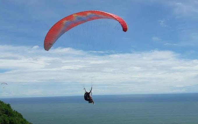 3 Spot Paralayang di Yogyakarta, Nikmati Pemandangan Sembari Melayang