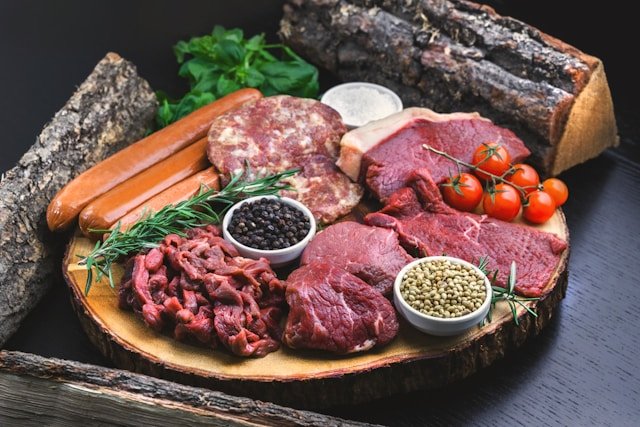 Tips Makan Daging dengan Aman, Jangan Kombinasikan dengan 4 Bahan Ini