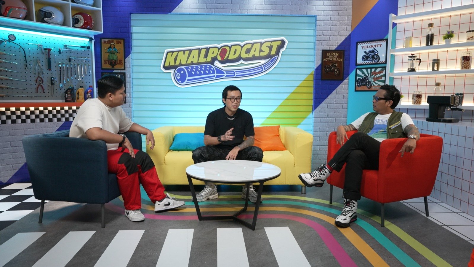 Full Gaspol! Dokter Tirta Kasih Riding Tips Seru di Episode Perdana Yamaha  Knalpodcast Bareng Gofar Hilman