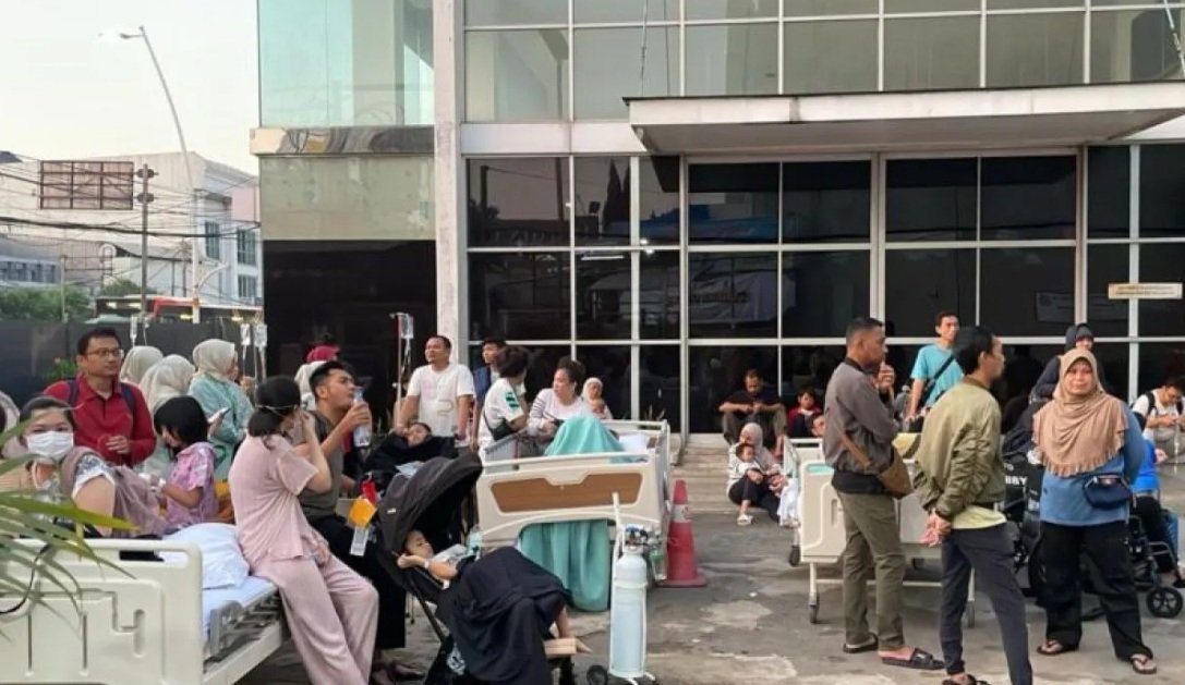 RS Hermina Dilahap Api! Ledakan Farmasi Bangunkan Jakarta Timur di Pagi Buta