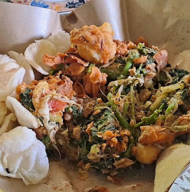 Porsi Jumbo Lotek dan Gado-gado Pak Pur, Melegenda di Yogyakarta